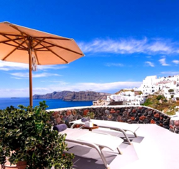 Pezoules of Oia